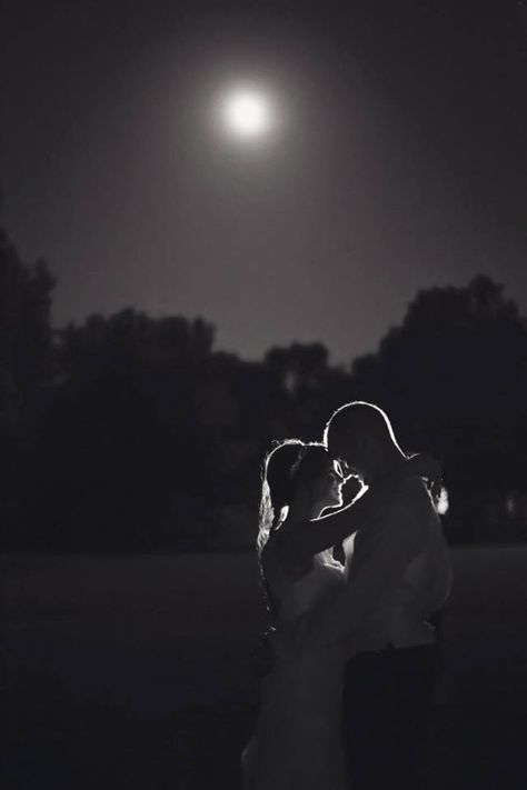 Wedding photos. Super moon. One of my favorites :) Full Moon Couple Photos, Moon Wedding, Super Moon, Couple Poses, Couple Posing, My Favorites, Wedding Pictures, Photo Ideas, Wedding Photos