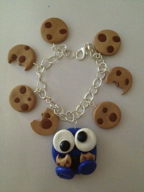 Cookie Monster Bracelet, Clay Charm Bracelet Ideas, Fimo Kawaii, Tanah Liat, Cute Polymer Clay, Pasta Francesa, Mia 3, Cute Clay, Fimo Clay