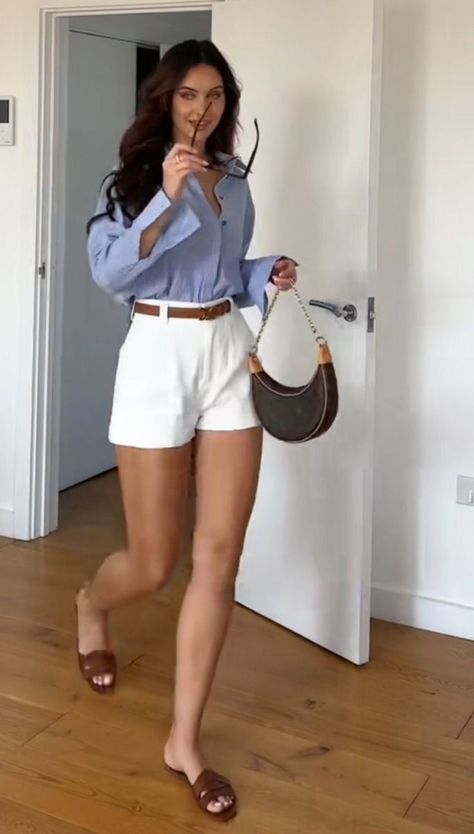 Tailored Linen Shorts Outfit, Fancy Summer Outfits Classy, Timeless Summer Style, Short Classy Outfit, Classy Shorts Outfits Women, Classy Jean Shorts Outfit, Classy Business Outfits Summer, Classy Summer Fits, Casual Elegant Outfits Women Classy