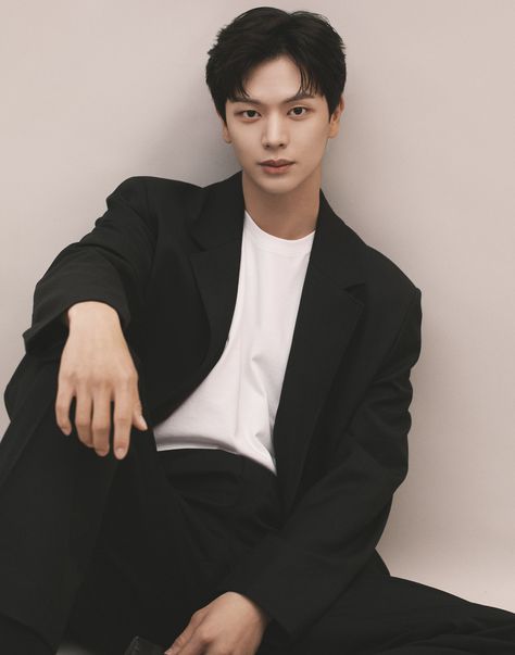 KpopHerald on Twitter: "Check out the new profile pictures of @OFFICIALBTOB's @BTOB_6SJ! 📸 It includes black and white photos and Yook Sung-jae is simply styled in them giving off his own charms. #yooksungjae https://t.co/MCw16BOfhJ" / Twitter Btob Yook Sungjae, Yook Sungjae Cute, Yook Sung Jae, Btob Sungjae, Sung Jae, Sungjae Btob, New Profile, Extraordinary Moments, Sm Rookies