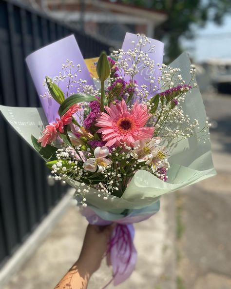 Bouquet de Lilis con gerberas 🌸✨ Disponibles esta semana Bouquets