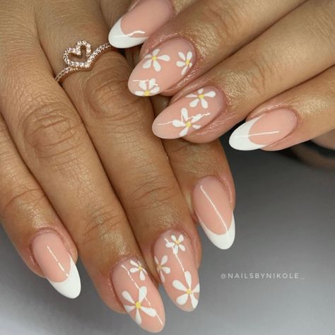 Almond Shape Summer Nails, Nail Art Almond Shape, Cute Easy Nail Designs, Almond Shaped Nails Designs, Almond Nail Designs, Almond Shaped Nails, Shape Nails, French Tip Nail Designs, Classy Nail Designs