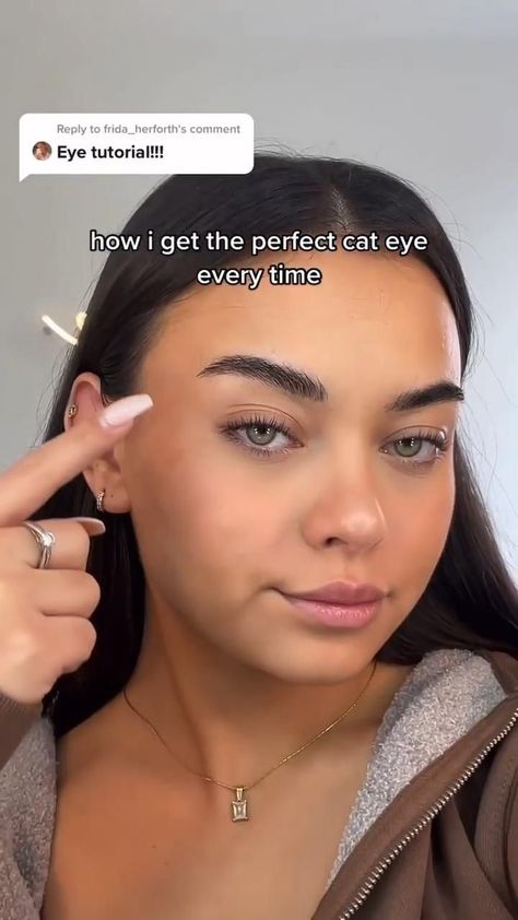 2022 Eye Makeup, Makeup Tutorial Eyeliner, Face Makeup Tips, Eye Makeup Steps, Makeup Eye Looks, Makeup Looks Tutorial, Makeup Makeover, Eye Makeup Art, Beauty Makeup Tips