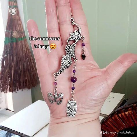 prayer beads for Dionysus 🍷🍇 Check out this gorgeous prayer ladder with purple Agate and lots of grapes #dionysus #deityprayerbeads #deity #godofwine Dionysus Offerings, Witchcraft Stuff, Purple Agate, Prayer Beads, Vintage Aesthetic, Grapes, Agate, Outfit Ideas, Beads