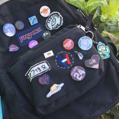 my backpack ! #random #photooftheday #followback #color Grunge Backpack, Mochila Kpop, Black Jansport Backpacks, Backpack With Pins, Black Jansport, Mochila Jansport, Backpack Ideas, Stylish School Bags, Aesthetic Backpack