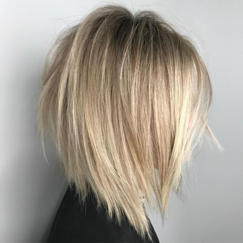 Inverted Ash Blonde Balayage Lob Layered Haircuts Shoulder Length, Balayage Lob, Inverted Bob Haircuts, Medium Bob Haircut, Inverted Bob Hairstyles, Ash Blonde Balayage, Medium Bob Hairstyles, Penteado Cabelo Curto, Blonde Bobs