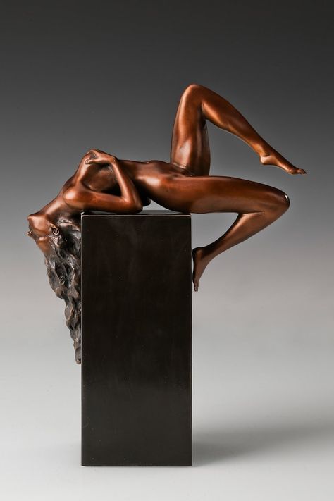 Bronze Statues Sculpture, Female Body Paintings, Ceramic Arts Daily, Body Art Photography, Classic Sculpture, Bronze Statue, Dark Photography, Figurative Sculpture, Bronze Sculpture