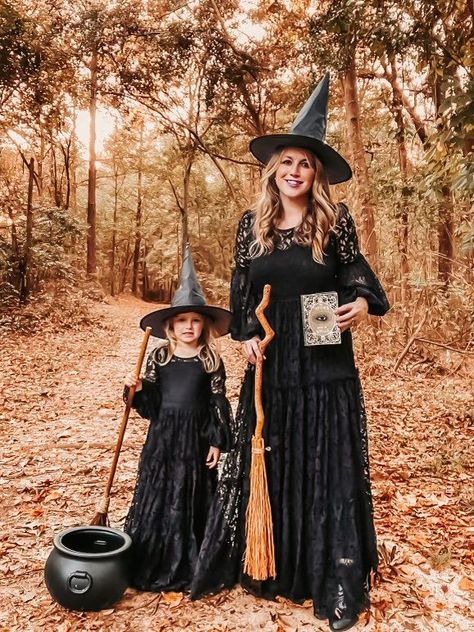 Witches And Wizards Costume, Girl Witch Costume Kids Diy, Witches Family Costume, Boho Witch Costume Diy, Nice Witch Costume, Matching Witch Costumes, Mom Daughter Witch Costume, Witch Costumes Kids Diy, Mother Daughter Witch Costumes