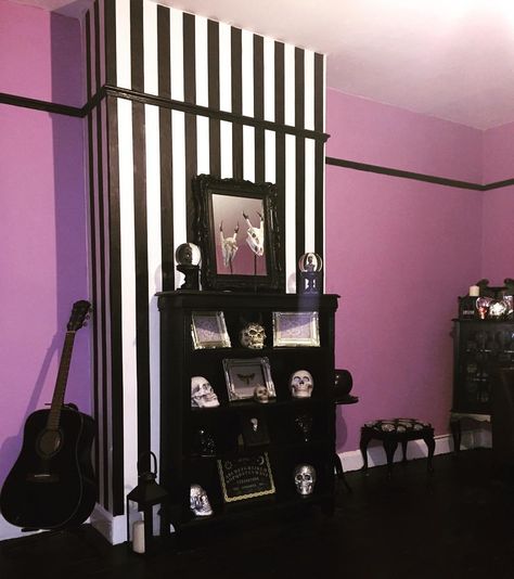 180 Likes, 10 Comments - Ellerose 🔮🌙💀 (@xx.ellerose.xx) on Instagram: “One room decorated, just the rest of the house to go!! 😄 #gothlife #stripes #home #beetlejuice…” Home Design Drawing, Home Sweet Hell, Goth Bedroom, Pink Goth, Goth Home, Goth Home Decor, Design Salon, Dark Home, Gothic Home Decor