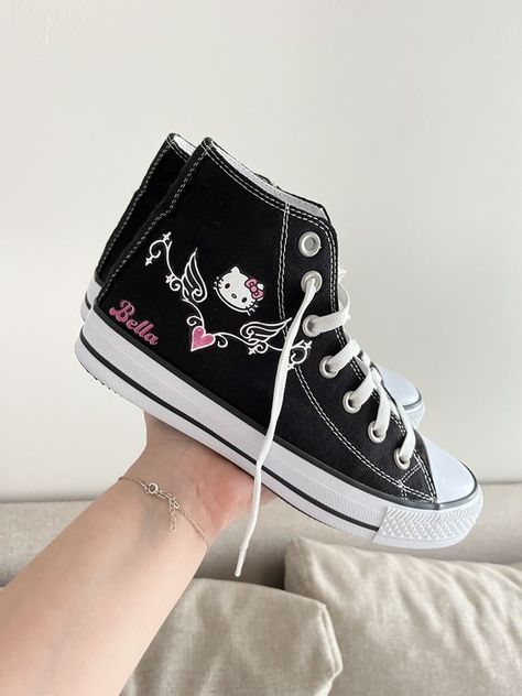 Nike Inspo Shoes, Hello Kitty Shoes Converse, Nike Rosa, Hello Kitty Custom, Hello Kitty Converse, Shoes Hello Kitty, Shoes Kawaii, Custom Converse Shoes, Cute Converse