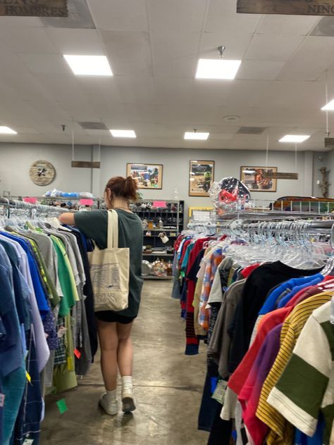 thift shopping 🛍️ Vision Board Underconsumption, Trying On Clothes Aesthetic, Find Style Aesthetic, Thrift Store Shopping Aesthetic, Thrifting Aesthetic Friends, Thrifting Date Aesthetic, Cute Shop Aesthetic, Vision Board Thrifting, Shopping Aesthetic With Friends