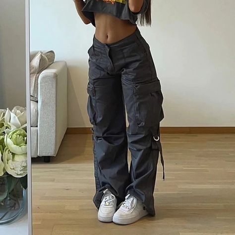 Wide Leg Cargo Pants | Multiple Colours https://pinklimes.co.uk/products/wide-leg-cargo-pants-multiple-colours PinkLimes #streetwear #y2k #y2kfashion #y2kaesthetic #slay #kawaii #offensiveslogan #babytee #croptop #indiegirl #trendingfashion #2000s #naughties #90s #streetweardaily Sweatpants Chic, Frat Outfits, Y2k Sweatpants, Streetwear Cargo Pants, Style Overalls, Baggy Trousers, Harajuku Streetwear, Street Style Winter, Jeans Casual