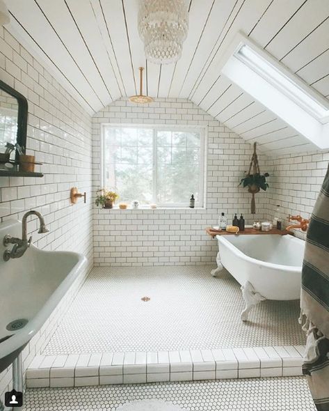 5 Ways To Add Cottage-Style Character To Your Home Design Interior Baie, Attic Bathroom, Decor Baie, Dream Bathrooms, Dream Bathroom, Beautiful Bathrooms, Dream House Decor, Design Case, Home Fashion