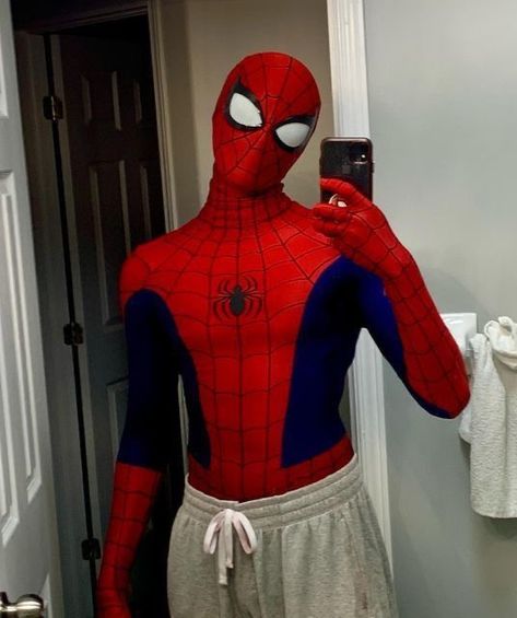 Spider-man Suit With Sweatpants, Spiderman Costume With Sweatpants, Spider Man Costume Aesthetic, Peter B Parker Cosplay, Suit Man Aesthetic, Spiderman Costume Men, Spiderman Cosplay Men, Spiderman Suit Cosplay, Spiders Man