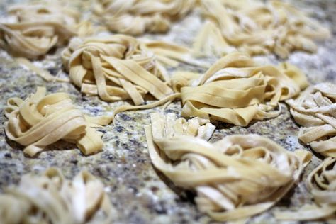 How to Dry and Store Fresh Pasta - Jen Around the World Pasta In The Oven, Garlic Spaghetti, Pasta Making, Lasagna Rollups, Food Pasta, Plant Medicine, Baked Spaghetti, Fun Recipes, Dehydrated Food