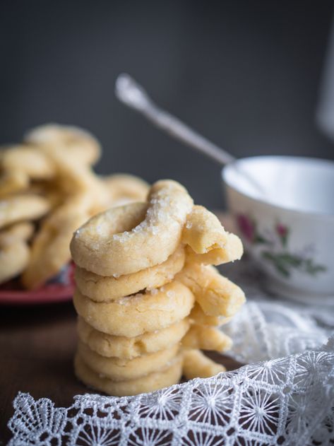 Berlinerkranser (Norwegian Christmas cookies) - North Wild Kitchen Norwegian Christmas Cookies, Popular Christmas Cookies, Scandinavian Cooking, Norwegian Cookies, Norwegian Cuisine, Norwegian Recipes, Wild Kitchen, Scandinavian Recipes, Baking Lessons