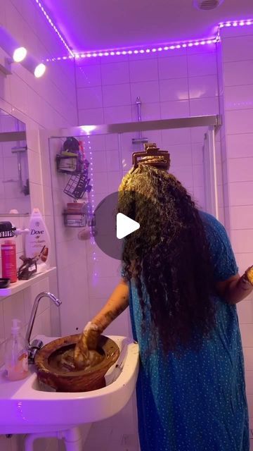 Herbal Hair Care for both Men&Women. on Instagram: "Adding oil in your henna is necessary to avoid dryness🤝 #naturalhairjourney #thickhair   Do u ever use henna ?🧑‍🦰" Henna In Hair, Henna On Hair Natural, Henna On Black Hair, Henna On Hair, Hair Henna, Henna Curly Hair, Henna For Hair, Brown Hair Henna, Natural Long Hair