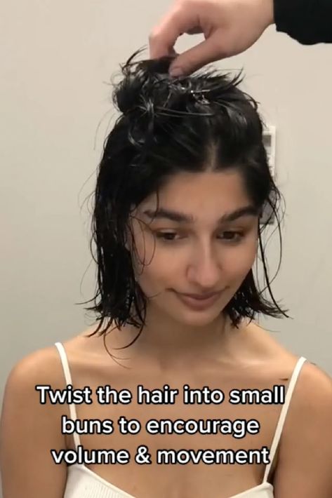 The ‘Italian Bob’ Is the Easiest Way to Give Your Hair Lots of Volume This Summer | Glamour How To Style Italian Bob, Italian Bob Haircut Curly, Short Wavy Hair With Fringe, The Italian Bob, Italian Bob Curly Hair, Italian Bob Fine Hair, Italian Bob Haircut Fine Hair, The Italian Bob Haircut, Italian Bob 2024 Round Face