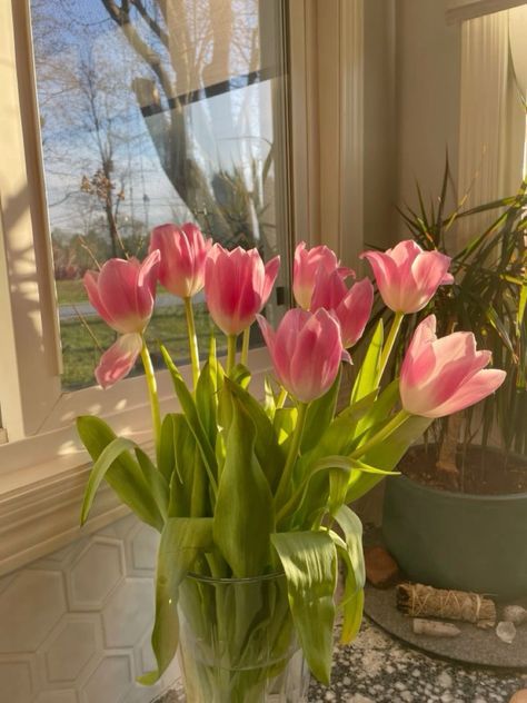 flowers. spring, tulips, inspo Boquette Flowers, Nothing But Flowers, Flower Therapy, Spring Tulips, Beautiful Bouquet Of Flowers, Flowers Spring, Spring Aesthetic, Pretty Plants, Pink Tulips