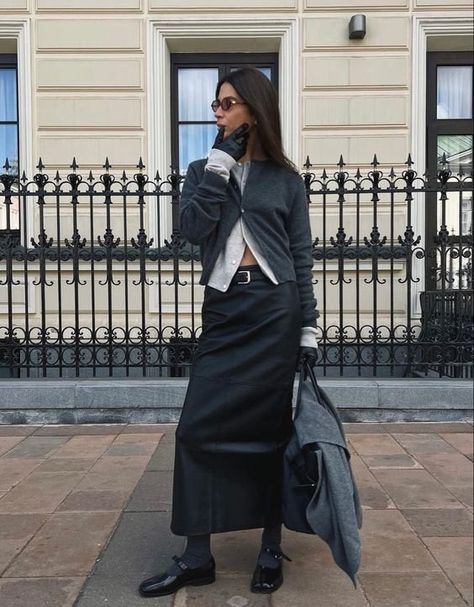 Long Black Skirt Outfit, Long Black Skirt, Black Skirt Outfits, Rock Outfit, 가을 패션, Autumn Outfit, Long Black, Black Skirt, Black Outfit