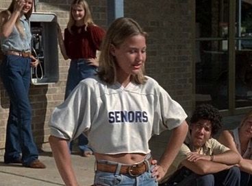 Dazed And Confused Aesthetic Outfits, Joey Lauren Adams, 90s Actors, Concert Fashion, 70’s Fashion, Dazed And Confused, Sarah Jane, Movie Fashion, 90s 00s