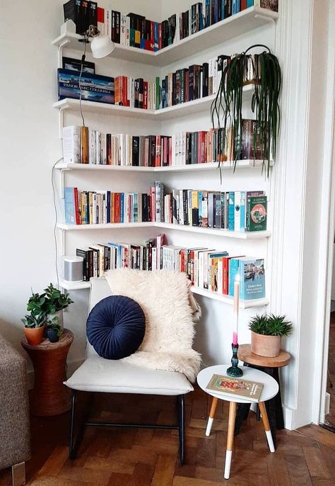 Book Nook Ideas Apartments, Scandinavian Bookshelves Living Room, Bookcase Reading Corner, Basic Guest Bedroom, Reading Nook Adults Small Spaces, Reading Nook Floating Shelves, Reader Room Ideas, Reading Nook Bookshelves, Reading Spot Ideas