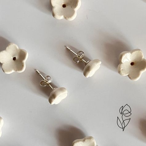 Flower Clay Stud earrings, Dainty silver earrings studs, Handmade jewelry flower cluster earrings,minimalist Birthday jewelry gift for woman Ceramic Stud Earrings, Dainty Silver Earrings, Minimalist Birthday, Minimalist Stud Earrings, Flower Clay, Earrings Ceramic, Ceramic Jewellery, Weihnachten Diy, Clay Stud Earrings