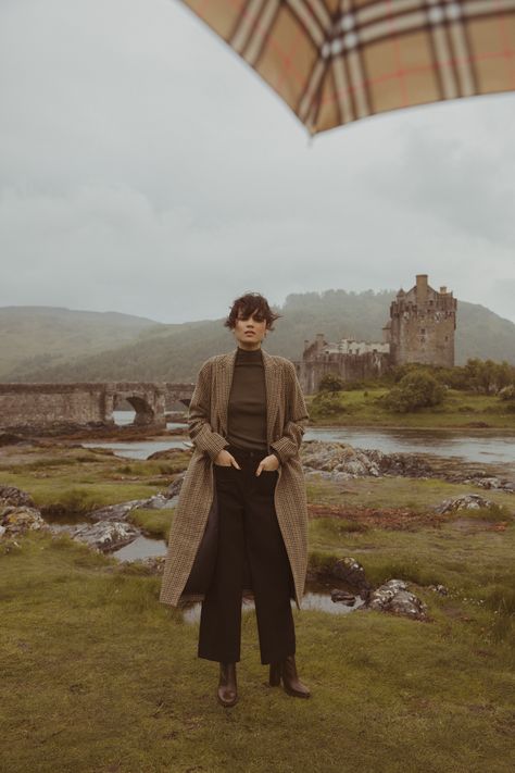 Literary Aesthetic Fashion, Irish Countryside Fashion, Scotland Honeymoon Outfits, Scottish Style Women, Irish Aesthetic Outfits, Scotland Winter Outfit, Scotland Outfit Ideas, Countryside Aesthetic Outfit, Scotland Photoshoot