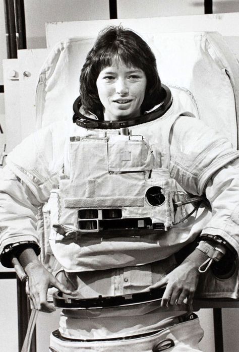 Anna Lee Fisher, Astronaut. Anna Fisher, First Female Astronaut, Historical Photography, Sally Ride, Nasa Photos, Anna Lee, Total Recall, Strange History, Flying Ace