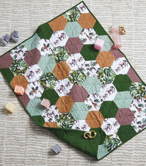 Flannel Elephant Hexagon Baby Quilt Flannel Quilt Patterns, Hexagon Quilt Tutorial, Fleece Sewing Projects, Crib Quilt Pattern, Hexagon Quilt Pattern, Baby Crib Quilt, Hexagon Patchwork, Hexagon Quilts, Baby Flannel