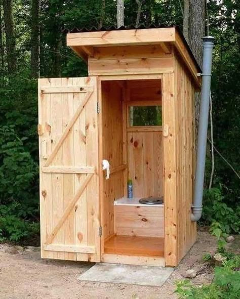 How To Build Outhouse, Outhouse Building Plans, How To Build An Outhouse Diy, Outhouse Bathroom Ideas How To Build, Small Outhouse Ideas, Outhouse Ideas Decor, Outhouses Ideas Buildings, Outhouse Design Ideas, Cute Outhouse Ideas