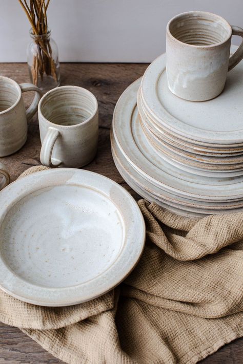 Speckled clay matt glazed tableware How To Make Ramen, Rustic Home Interiors, Natural Homes, Speckled Clay, Glaze Ceramics, Homemade Granola, Stoneware Ceramics, Ceramic Dishes, Tableware Set