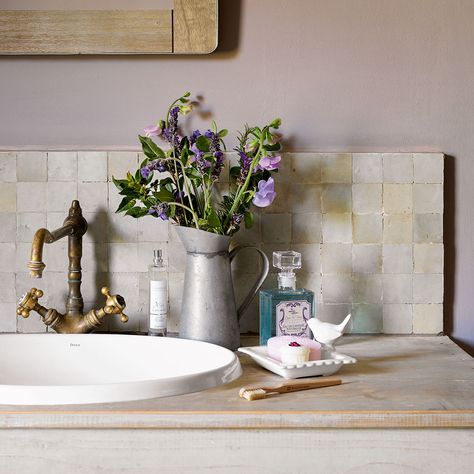 Splashback Bathroom, Sink Splashback, Wooden Vanity Unit, Bathroom Plants Decor, Splashback Ideas, Bathroom Beautiful, Tile Splashback, Beautiful Bathroom Designs, Small Sink