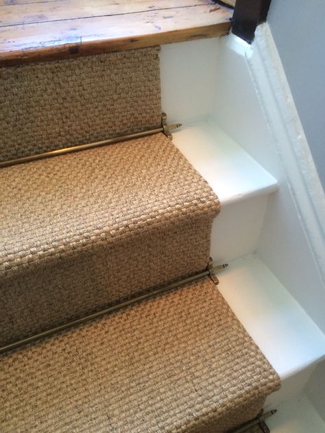 Sisal and stair rods Rattan Stair Runner, Stair Carpet Runner With Rods, Staircase Runner With Rods, Stair Runner Top Of Stairs, Patterned Stair Runner, Jute Rug Stair Runner, Sisal Stairs, Jute Stair Runner, Stair Rods Carpet Runner