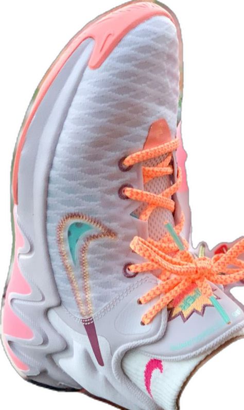 Best Basketball Shoes Girls, Basketball Shoes Aesthetic, Colorful Basketball Shoes, Pink Basketball Shoes, Nike Volleyball Shoes, Best Volleyball Shoes, Giannis Immortality, Basketball Shoes Nike, Basketball Stuff