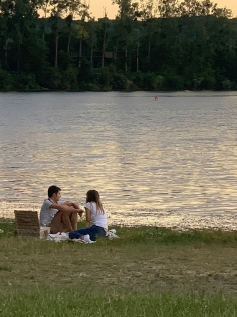 Park Date Aesthetic, Couple Picnic Aesthetic, Picnic Date Aesthetic, Aesthetic Picnic Date, Couple Picnic, Park Date, Couple Inspo, Aesthetic Picnic, Date Idea