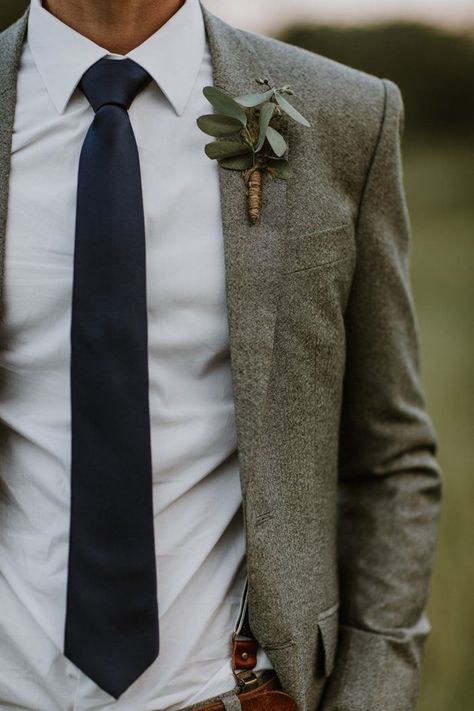 How to Make Your Wedding Feel Like Fall (No Matter the Season) Fall Wedding Suits, Wedding Groomsmen Attire, Costum Elegant, Farm Vintage, Mens Wedding Attire, Groom Wedding Attire, Adventurous Couple, South African Weddings, Groom And Groomsmen Attire