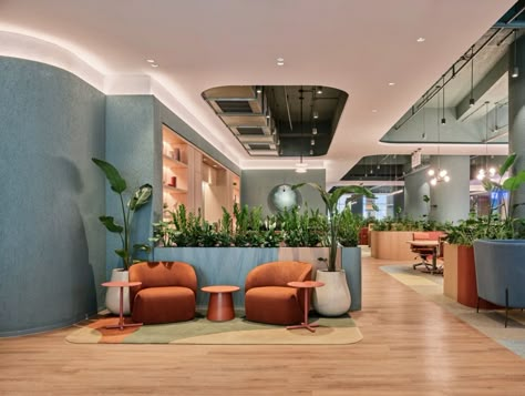 Office Link Coworking Offices - Istanbul | Office Snapshots Office Lounge Area Design, Commercial Interior Architecture, Office Breakout, Office Seating Area, Office Revamp, Office Lounge Area, Courtyard Hotel, Office Showroom, Teachers Office