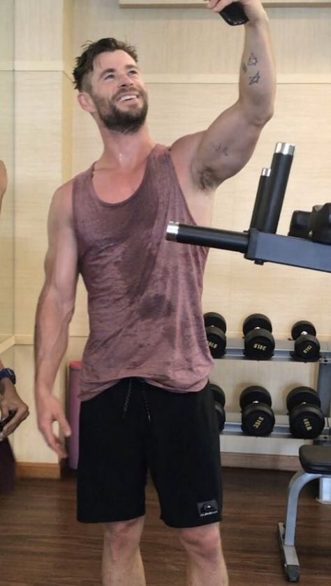 Chris Hemsworth Kids, Chris Hemsworth Shirtless, Snowwhite And The Huntsman, Hemsworth Brothers, Chris Hemsworth Thor, Love Your Wife, Australian Actors, Celebrity Workout, Liam Hemsworth