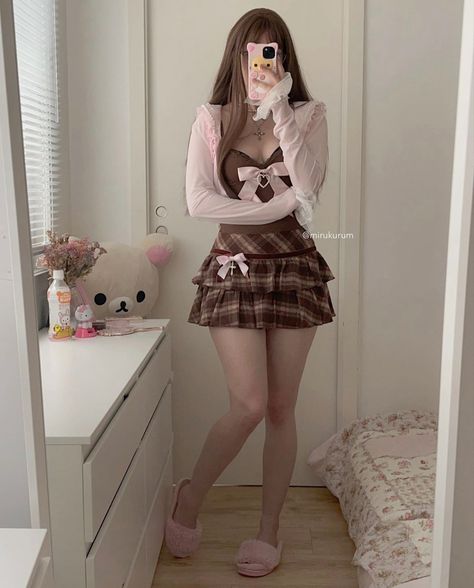 Kawaii Date Outfit, Cutesy Pink Outfits, Plus Coquette Outfit, Cute Gyaru Outfit, Neopolitan Aesthetic Outfit, Neopolitan Outfits, Neapolitan Outfit, Sanrio Outfit Aesthetic, Skirt Pink Outfit