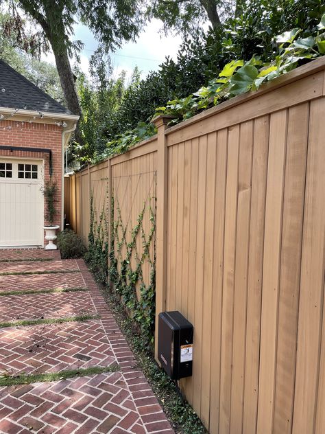 Wood Fence With Stone Columns, Tall Wood Fence, Tall Wooden Fence, Wood Fence Privacy Ideas, Backyard Wooden Fence Ideas, Wood Backyard Fence, Wooden Backyard Fences, Backyard Fences Privacy, Fence Wall Design Wood