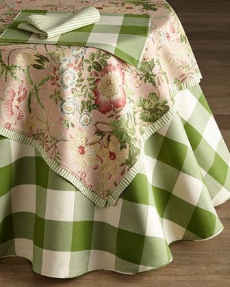 Titillating Table Cloth Designs To Tilt The Tables To Your Side - Bored Art Table Fabric, Round Table Cloth, White Tablecloth, Home Green, French Laundry, Table Skirt, Colour Ways, Stylish Tables, White Table Cloth