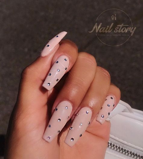 Righnstone Nails Designs, Rhine Stone Nails, Nude Coffin Nails, Diy Valentine's Nails, Nail Story, Nails With Silver, Pointy Nails, Gel Nails At Home, Hair Dress