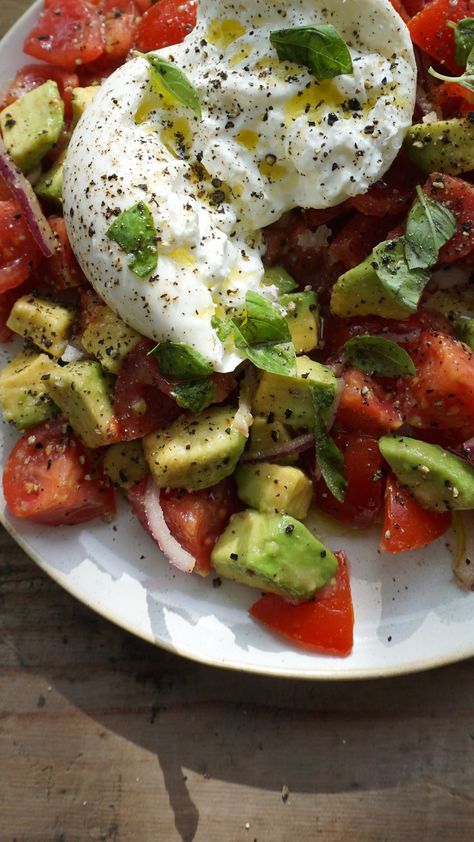 Italian Food Lovers | Tomato, burrata & avocado salad Buratta Salad Aesthetic, Salad Dressing Recipes Vinaigrette, Burrata Salad, Dressing Recipes, Strawberry Salad, Food Babe, Basil Leaves, Salad Dressing Recipes, Avocado Salad