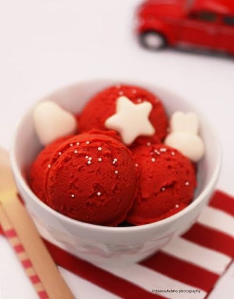 Red Ice Cream Aesthetic, Garden With Friends, Red Ice Cream, Red Velvet Ice, Friends Eating, Red Velvet Ice Cream, Can't Help Myself, Red Icons, Fruit Ice Cream