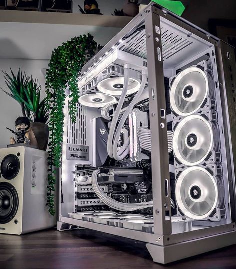 Custom Pc Build Ideas, White Pc Builds, Black And White Pc Setup, Small Pc Setup, Pc Set Ups, Black And White Pc, White Pc Setup, White Pc Build, Aesthetic Pc Setup