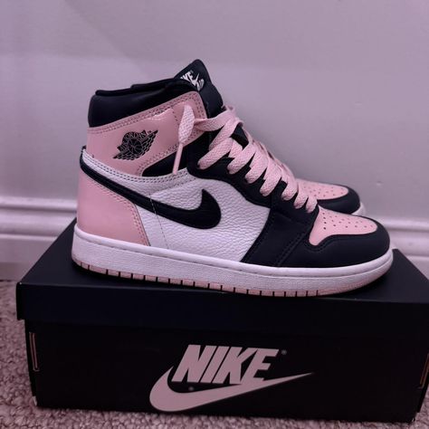 “Bubble Gum 1s” 
Used but in good condition 
Comes with pink, navy blue, and white laces
#jordan #jordan1 #sneakers Jordans Pink And Black, Pink Jordan 4, Nike Jordan Women, Jordans Pink, Nike Shoes Pink, Cool Nike Shoes, Cute Jordans, Air Jordan 1 Women, Jordan Shoes For Women