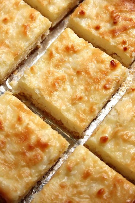 Coconut Cheesecake Bars recipe - the best coconut cheesecake bars I have ever had! They are sweet, creamy, coconut-y. The no graham cracker crust is a must try. Coconut Cheesecake Bars, Cheesecake Coconut, Coconut Cheese, Raspberry Cheesecake Bars, Sweet Bars, Cream Cheese Bars, Coconut Cheesecake, Cheese Bar, Cheesecake Bar Recipes