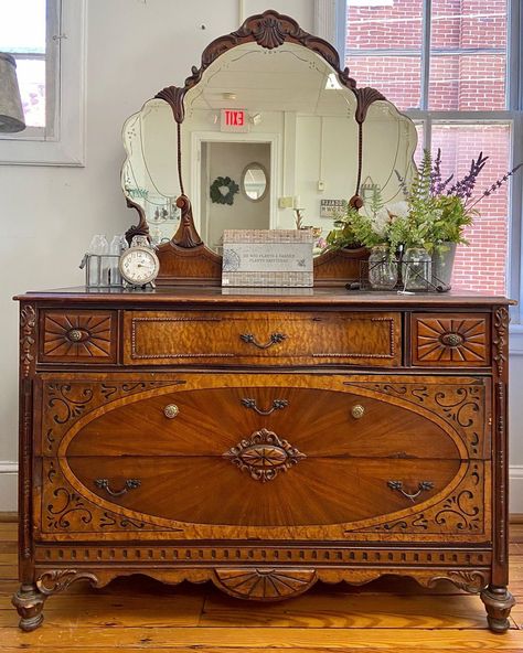 Vintage Home Decor • Frederick on Instagram: “Isn’t she lovely? Stunning dresser with ornate inlay design is a beauty even with its imperfections. The wood booking in the center only adds to it’s beautiful design. Possibly walnut or mahogany. Art nouveau dresser. Art Nouveau Bedroom Furniture, Wooden Dresser Vintage, Art Nouveau Dresser, Aesthetic Dresser Decor, Big Dresser, Art Nouveau Bedroom, Unpainted Furniture, Free Standing Kitchen Cabinets, Dresser Decor Bedroom