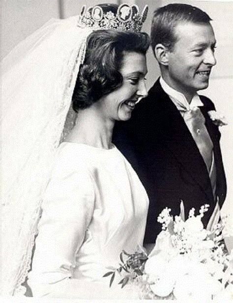 Princess Desiree and Baron Nils August Silfverschiöld wed on 5 June 1964.  As a result of her non-royal marriage, she lost her style of Royal Highness and was named Princess Désirée, Baroness Silfverschiöld. Princess Anne Wedding, Royal Wedding Gowns, Young Wedding, Celebrity Bride, Swedish Royalty, Royal Tiaras, Royal Wedding Dress, Royal Brides, Stylish Celebrities